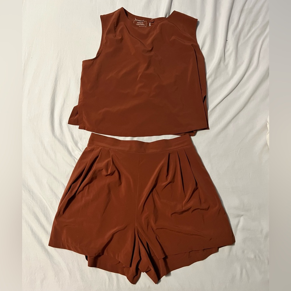 Wayre Shift and Snap Tank and Flow Short set, both in size XL, Clay